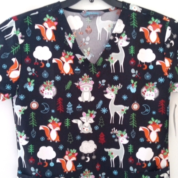 SERENE BLACK V-NECK SHORT SLEEVE TWO POCKET MEDICAL SCRUB TOP SIZE MEDIUM NWT - Picture 2 of 10